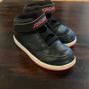 Black and Pink Nike Air Jordan’s Toddler girl size 9C they are in great shape.